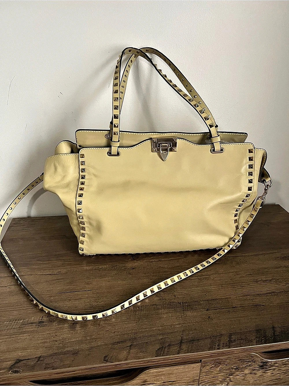 Valentino Garavani Shoulder Bags Yellow Large